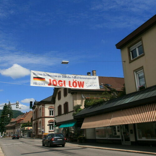 Banner �ber der Bundesstra�e 317