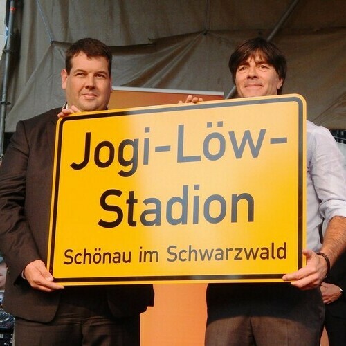 Das ehemalige Buchenbrandstadion hei�t seit dem 17. Oktober 2014 Jogi L�w Stadion