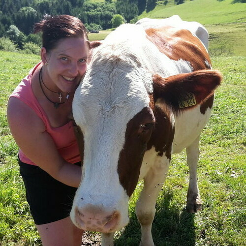 Zwischen B�ro- und Stallarbeit bleibt auch immer etwas Zeit f�r eine kleine Kuscheleinheit