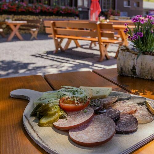 Vesper auf der Terrasse vor der Krunkelbachh�tte. Foto zur Verf�gung gestellt von der Gemeinde Bernau. Copyright: Markus Balkow / Gemeinde Bernau.
