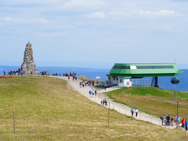 Auf dem Feldberggipfel unterwegs Auf dem Feldberggipfel unterwegs