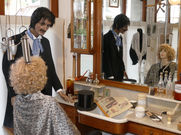 Ausstellung zur Dauerwelle im Nessler-Museum Ausstellung zur Dauerwelle im Nessler-Museum