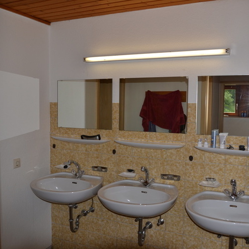 Waschraum mit Dusche f&uuml;r Herren - 