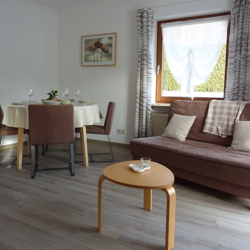 Wohnzimmer und Esstisch - 