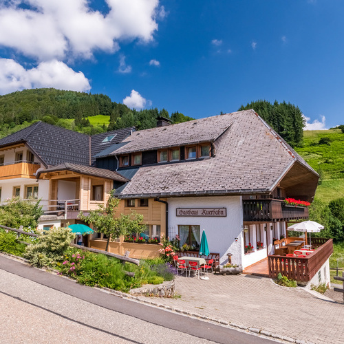 Au&szlig;enansicht des Hauses Auerhahn - 