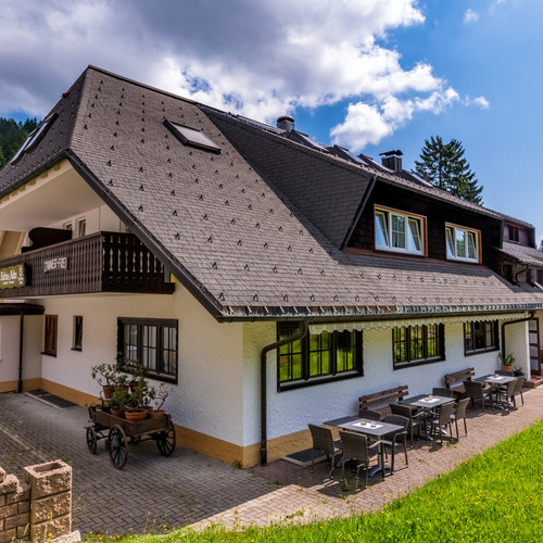 Au&szlig;enansicht des Schwarzwaldhotels und Restaurant Belchen-Multen - 
