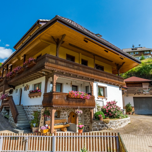 Au&szlig;enansicht des Hauses mit Sitzecke - 