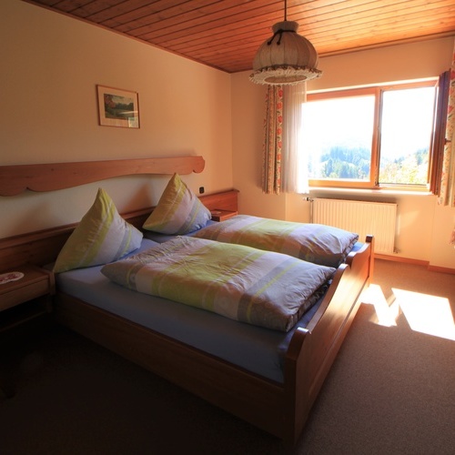 Schlafzimmer mit Doppelbett  - 
