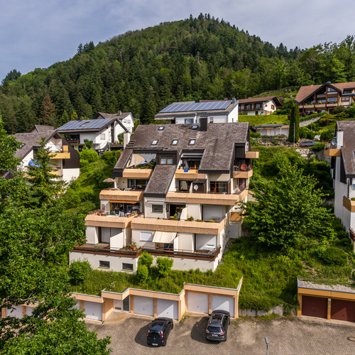 Blick auf das Mehrfamilienhaus - 