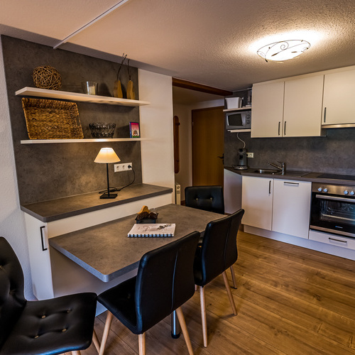 Ferienwohnung Nazisse f&uuml;r 2- 4 Personen - gut ausgestattete K&uuml;che, gem&uuml;tlicher Essplatz 