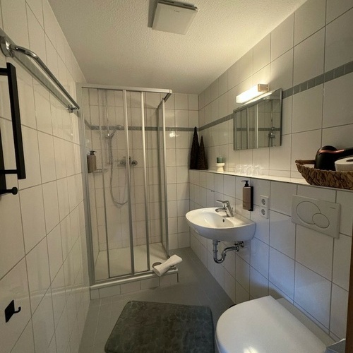 Dusche/WC eines Zimmers  - 