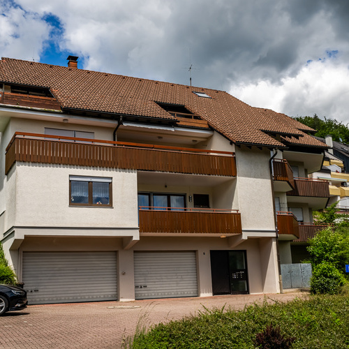 Au&szlig;enansicht des Hauses, die Wohnung befindet sich in einem Mehrfamilienhaus - 